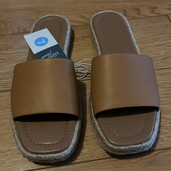 Sandals - Picture 5 of 7